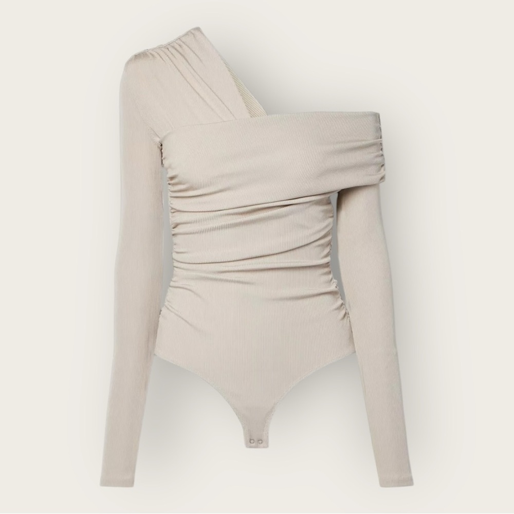 GOLDSIGN | Fonteyn Off-Shoulder Ruched Ribbed Bodysuit | Off-White | Medium